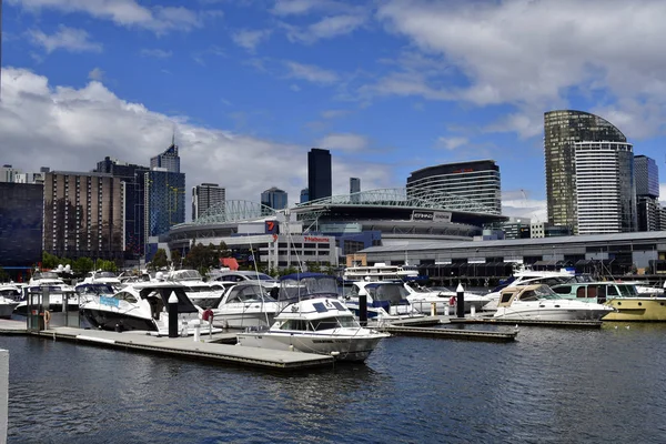 澳大利亚维克墨尔本 2017年11月3日 码头区港口 建筑物和体育场的船只 — 图库照片