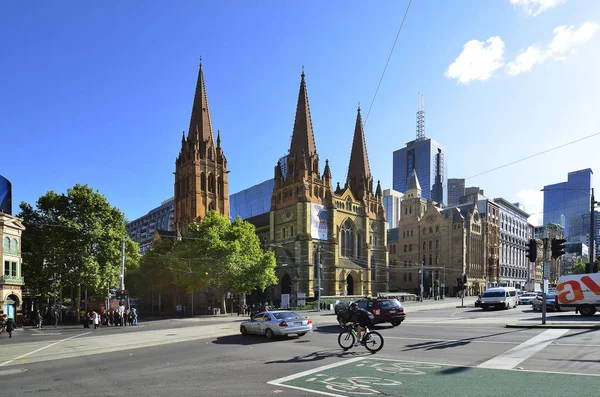 Melbourne Vic Austrália Novembro 2017 Pessoas Não Identificadas Tráfego Flinders — Fotografia de Stock