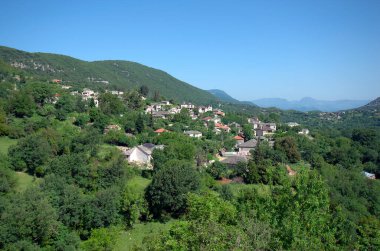 Yunanistan, Epirus, Dağ Köyü Aristi ve Vikos-Aoos Ulusal Parkı 'ndaki manzara