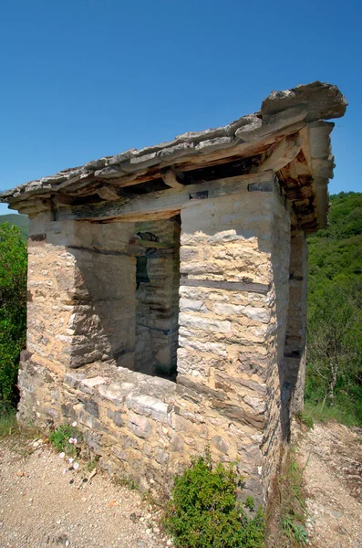 Grécia Epiro Torre Sineira Situada Colina Acima Mosteiro Panagia Speleotissa — Fotografia de Stock