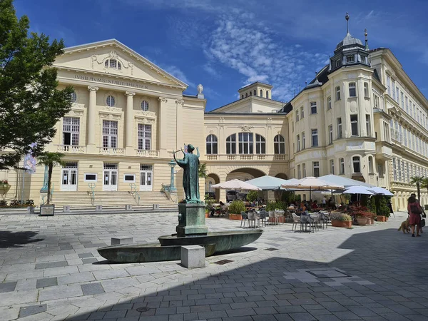 Baden Austria Julio 2020 Personas Identificadas Teatro Ciudad Con Cafetería —  Fotos de Stock