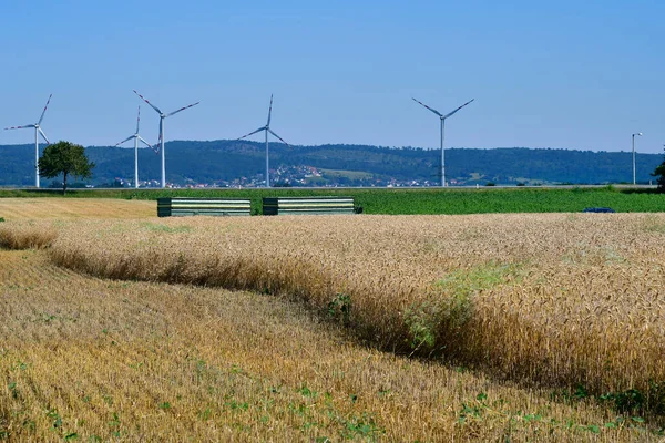 Austria Cosecha Granos Campo Trigo Turbinas Eólicas Baja Austria — Foto de Stock