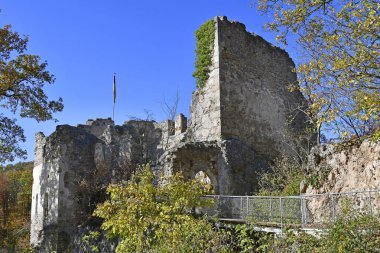 Avusturya, yıkıntı köprüsü olan Johannstein doğal koruma alanı Sparbach 'ta.