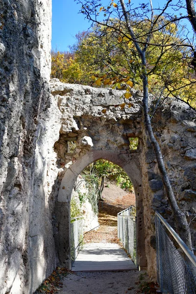 Autriche Portail Avec Pont Ruine Johannstein Dans Réserve Naturelle Sparbach — Photo
