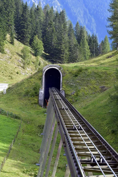 Österrike Tunnel Och Spår Bergbanan Till Wurzer Alm Nationalparken Kalkalpen — Stockfoto