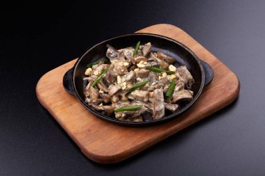 Boeuf? la Stroganoff. Rus Gıda tarzı güveç (stroganoff)