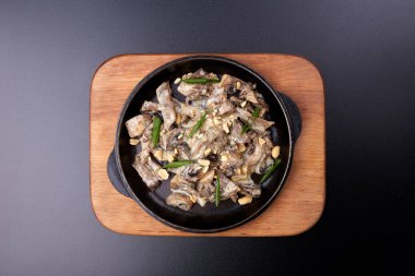 Boeuf? la Stroganoff. Rus Gıda tarzı güveç (stroganoff)