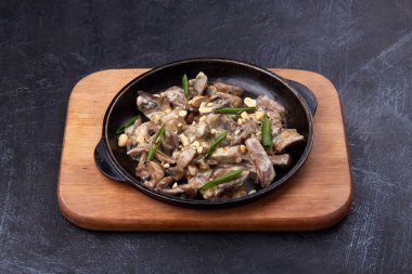 Boeuf? la Stroganoff. Rus Gıda tarzı güveç (stroganoff)