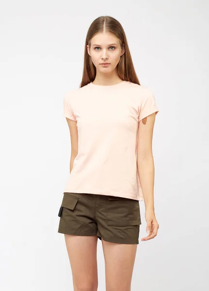 Tonåring flicka i khaki last shorts — Stockfoto