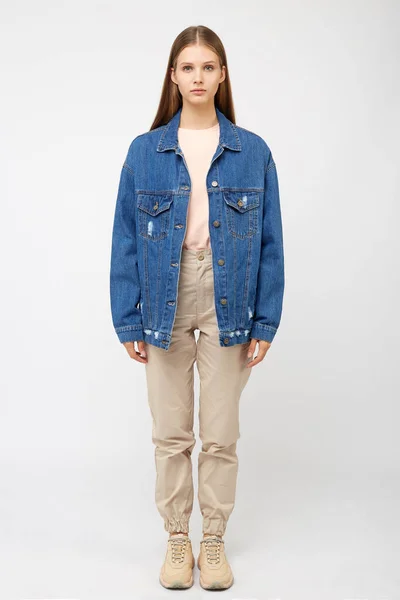 Girl in beige cargo pants and a denim jacket. — Stock Photo, Image