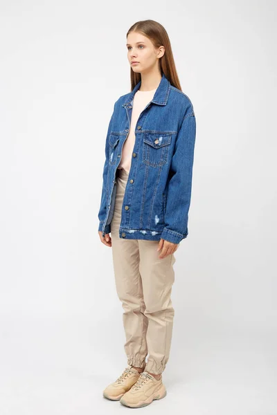 Girl in beige cargo pants and a denim jacket. — Stock Photo, Image