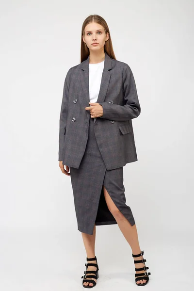 Chica con un traje de negocios gris —  Fotos de Stock