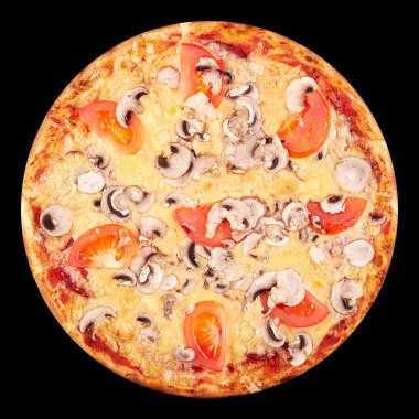 Üst manzara siyah arka planda lezzetli İtalyan pizzası