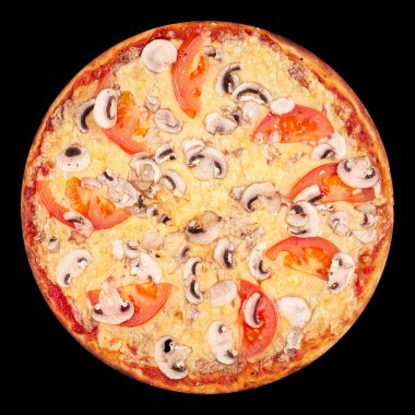 Üst manzara siyah arka planda lezzetli İtalyan pizzası