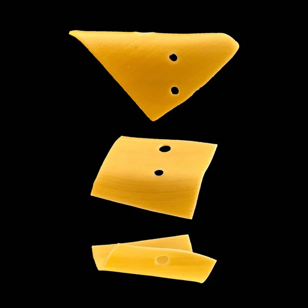 Gelbe Käsesorten Fliegen Auf Schwarzem Hintergrund — Stockfoto