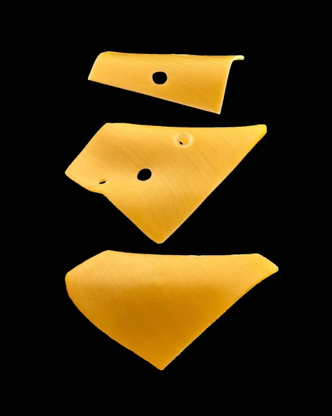 Gelbe Käsesorten Fliegen Auf Schwarzem Hintergrund — Stockfoto