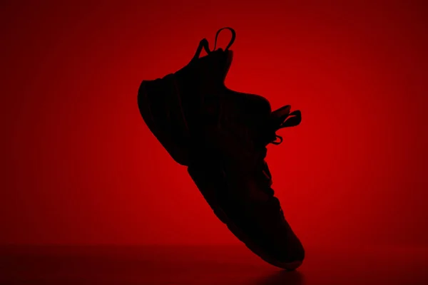 Basket Grå Sneakers Trendigt Rött Neon Ljus — Stockfoto
