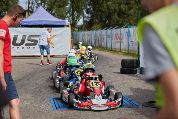 Poltava, Ucrania - 3 de agosto de 2020. Campeonato de karting ucraniano — Foto de Stock