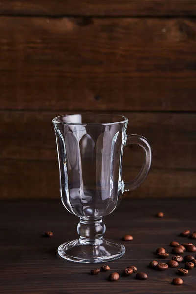 Uma Xícara Vidro Vazia Para Chá Café Uma Mesa Madeira — Fotografia de Stock