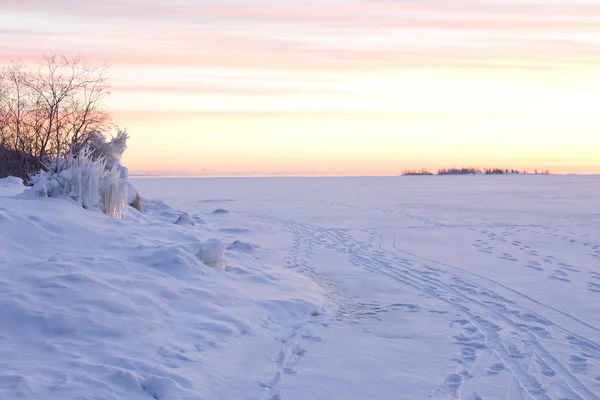 Ruhige Nördliche Schneelandschaft Mit Schönem Wintersonnenaufgang Onega See Karelien Russland Stockfoto