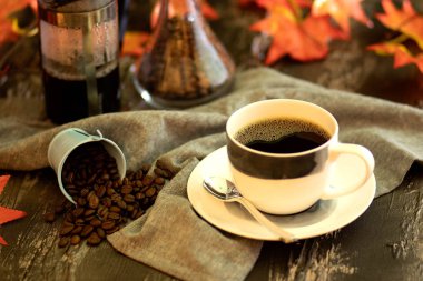 Bir sonbahar sabahı bir fincan kahve.