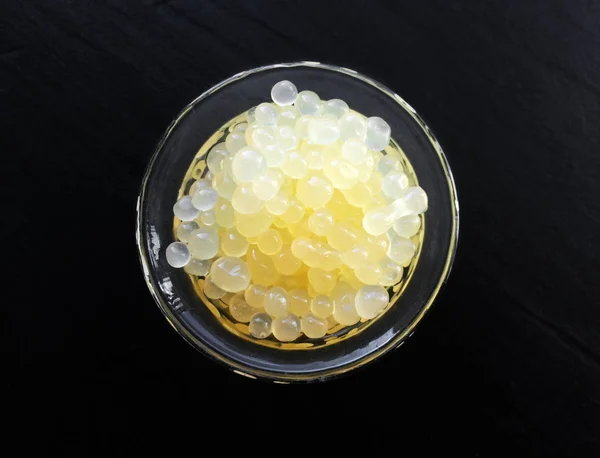 Caviar Limón Molecular Sobre Fondo Negro — Foto de Stock