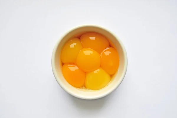Яєчні Жовтки Білій Мисці — стокове фото