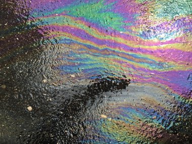 Petrol sızıntısında insan gölgesi