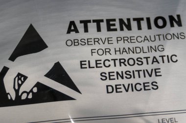 Elektrik statik boşaltımına yakın çekim nem bariyeri vakum çantası uyarı etiketi elektronik imalat endüstrisinden