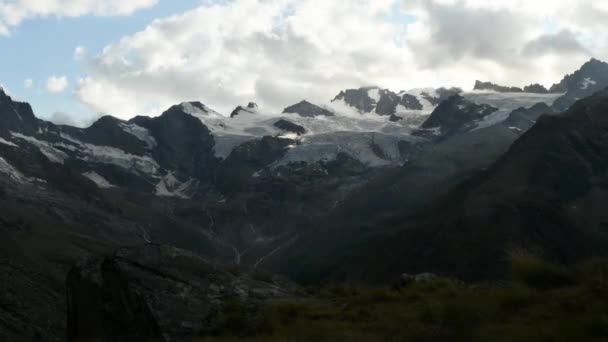 Όμορφο Τοπίο Χιονισμένα Βουνά Χειμώνα — Αρχείο Βίντεο