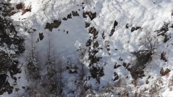 Cloughs Vuelo Sobre Campo Nevado — Vídeos de Stock