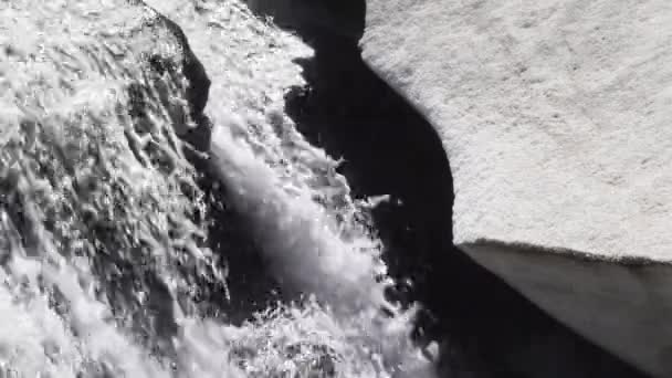 Ontdooien Beekje Water Alpine Praire Smelten Landschap Oplossen Smelten Losmaken — Stockvideo