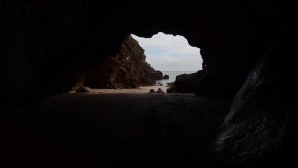 Cave Grotto Cvern Pembrokeshre Coast National Park Sea Temby Wales — стокове відео