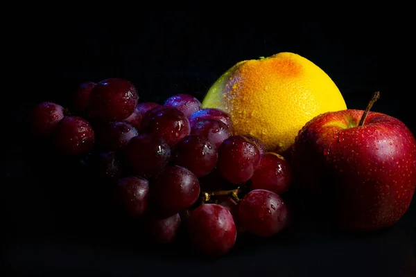 Fruits Sur Fond Noir — Photo