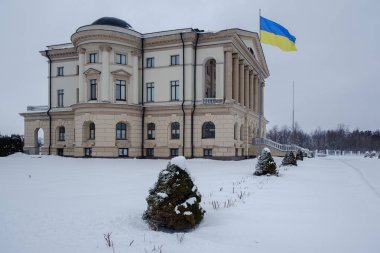 Razumovsky Palace kışın. Baturyn şehir.