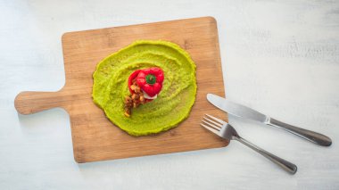 Biberli soya fasulyesi ve bezelye püresi.