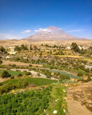 Arequipa Bölgesi 'nin en temsilci sembollerinden biri olan Misti Volkanı' nın görüntüsü.