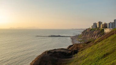 Miraflores bölgesindeki Lima şehrinin Mirador 'unda gün batımı