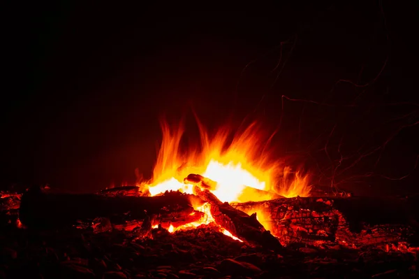 Campfire at Sunset in Camping Area in Anticosti Island, Quebec, Canada — Stock Photo, Image