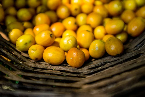 Yellow Organic Coffee Fruits Harvest in Wicker Basket Coroico, Bolivia — ストック写真