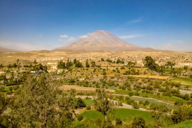 Arequipa Bölgesi 'nin en temsilci sembollerinden biri olan Misti Volkanı' nın görüntüsü.