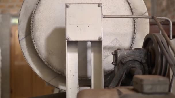 Mujer Traje Trabajo Máquina Instrumentos Para Producir Pasta Chocolate — Vídeos de Stock