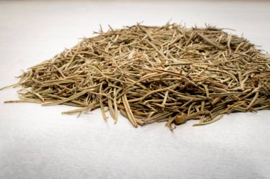 Medellin, Antioquia / Kolombiya 'daki Beyaz Masa' da Kuru Biberiye (Salvia Rosmarinus)