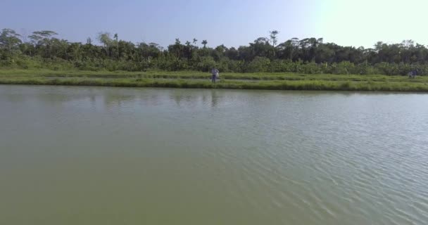 Yapacani Santa Cruz Bolívia Setembro 2017 Pescador Lança Comida Equilibrada — Vídeo de Stock