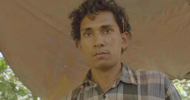Riberalta Beni Boliwia Kwietnia 2017 Cichy Przemyślany Młody Brązowy Mężczyzna — Wideo stockowe