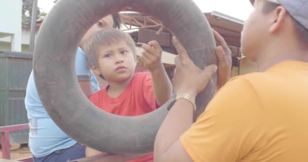 Porto Rico Pando Bolivie Avril 2017 Enfant Timide Avec Des — Video