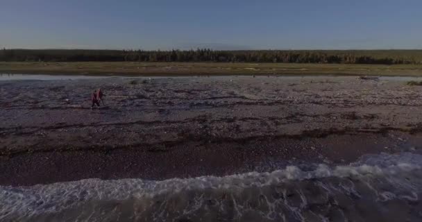 Two People Walking Galiote River Bank Sunset Anticosti Island Quebec — Stock video