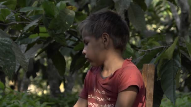 Riberalta Beni Bolívia Outubro 2015 Criança Pequena Com Características Indígenas — Vídeo de Stock