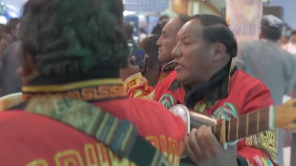 Alto Paz Bolivia Julio 2015 Músicos Indígenas Con Guitarra Batería — Vídeo de stock