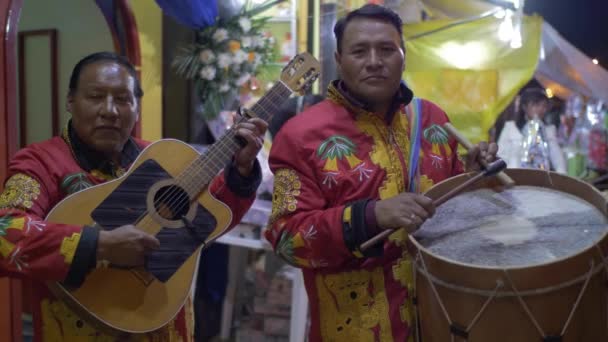 Alto Paz Bolivien Juli 2015 Indigene Musiker Mit Gitarre Und — Stockvideo